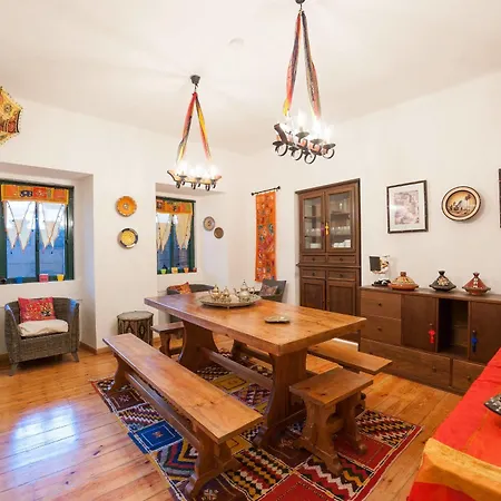 Alushbuna And 2* リスボン