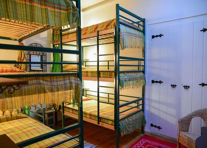 Alushbuna And Hotel 2*